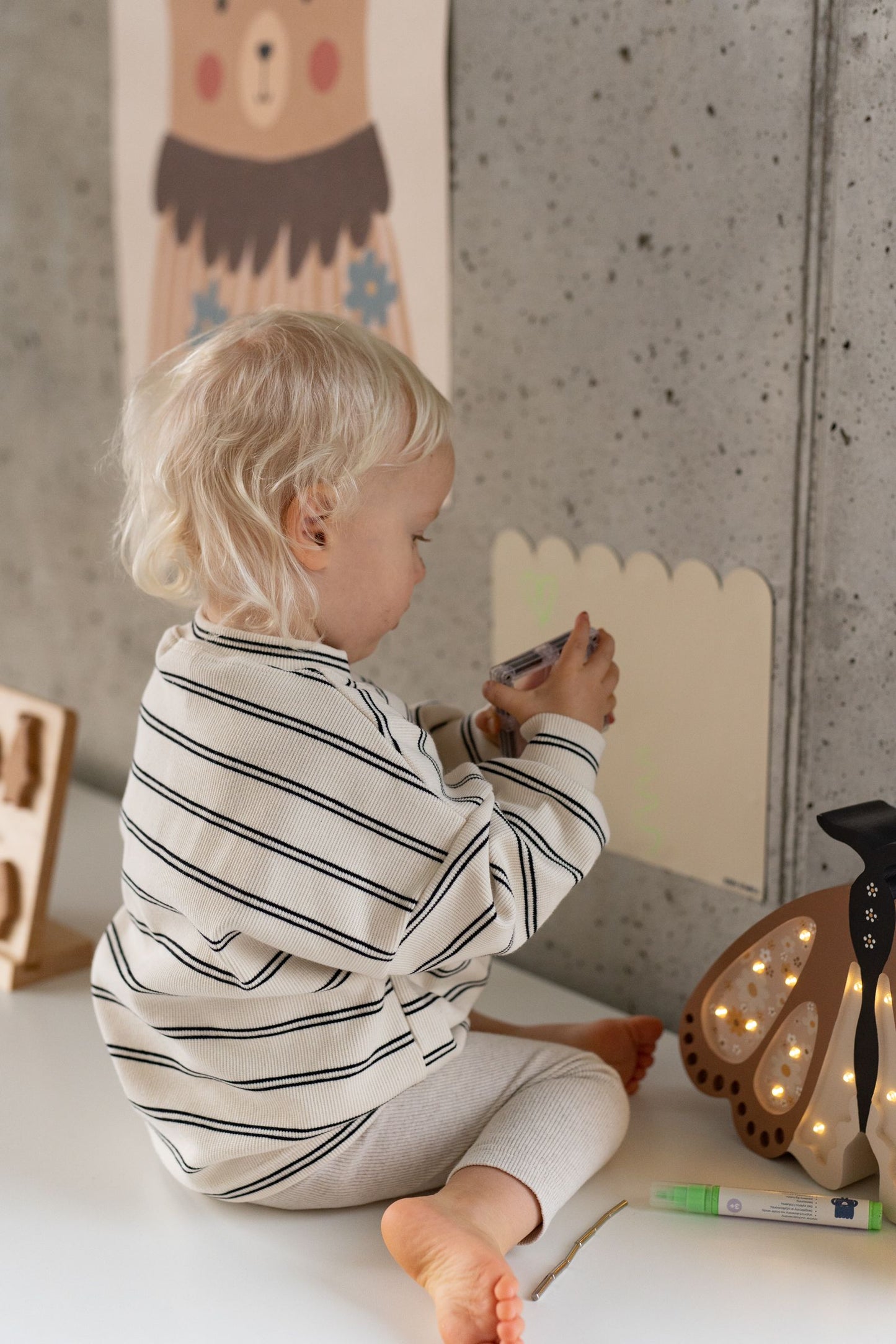 Wielofunkcyjna naklejka ścienna - fala MINI