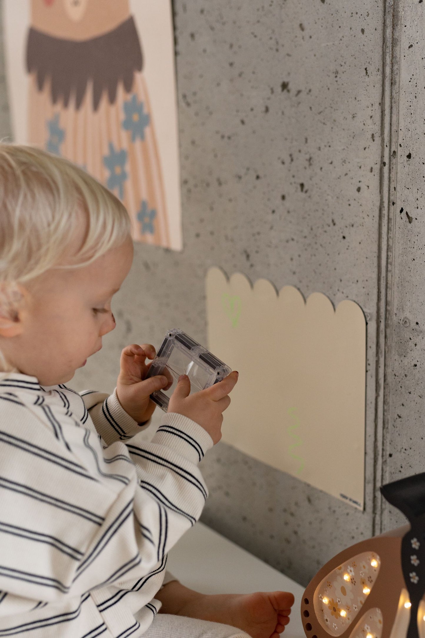 Wielofunkcyjna naklejka ścienna - fala MINI